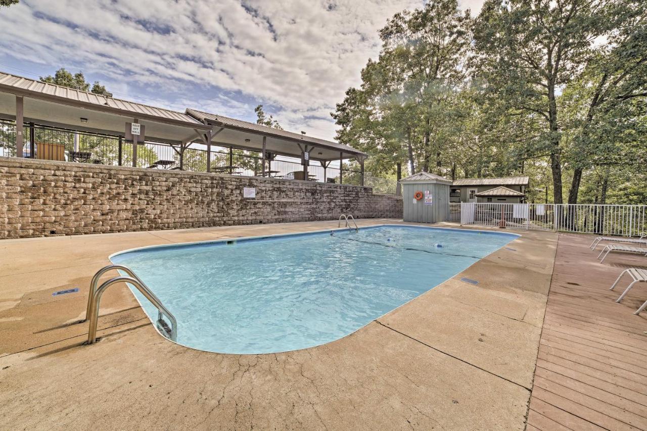 Reed Springs Condo With Furnished Deck And Pool Access Reeds Spring Екстериор снимка